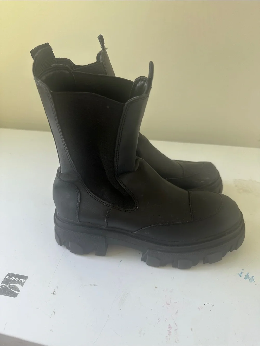 Women Black Chunky Chelsea Boots